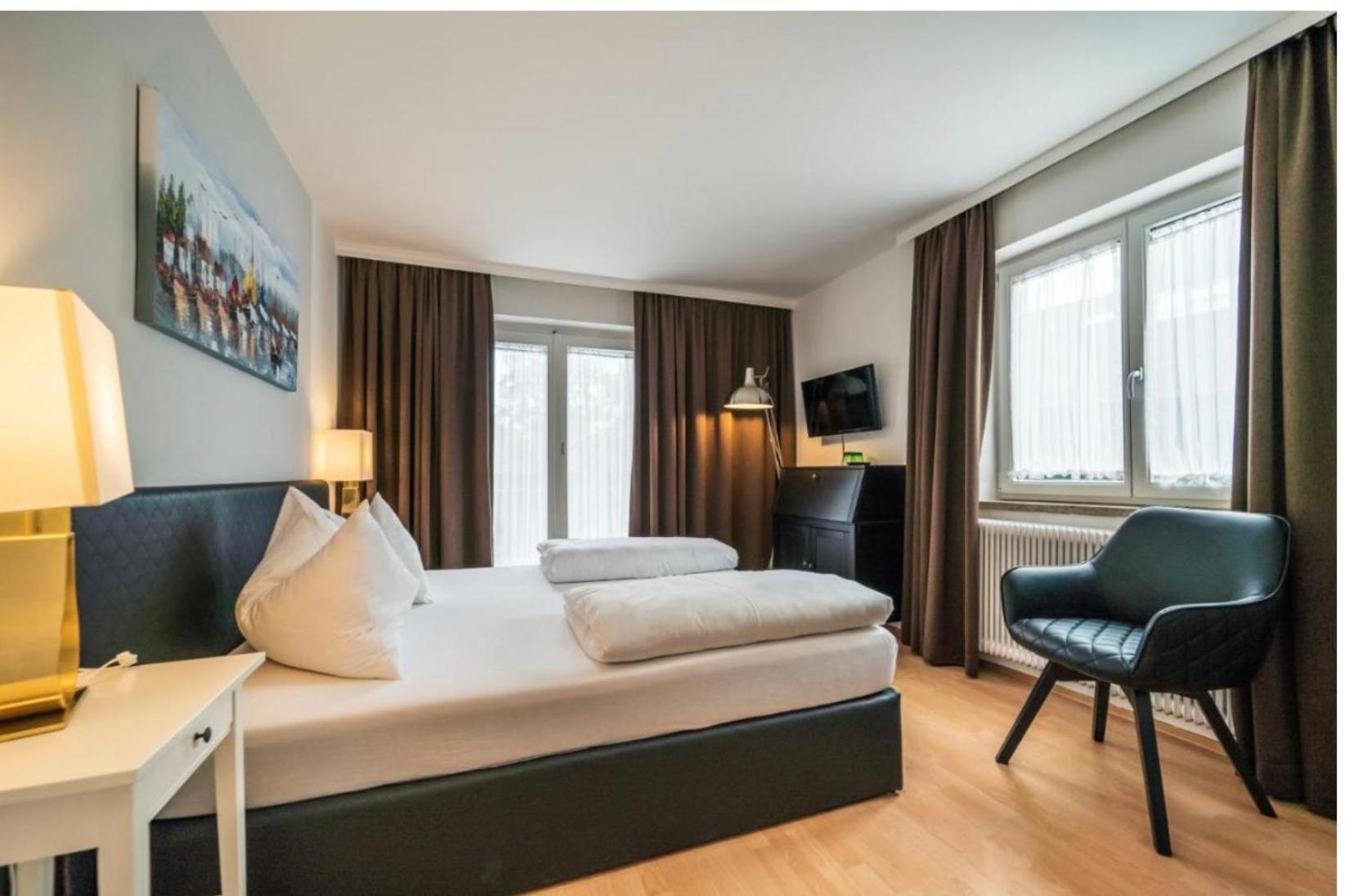 Hotel Berg Seekirchen am Wallersee Extérieur photo